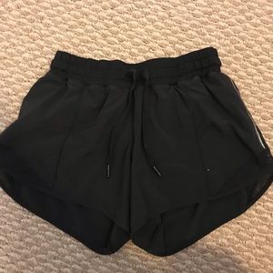 Lululemon Hotty Hot shorts 2.5”